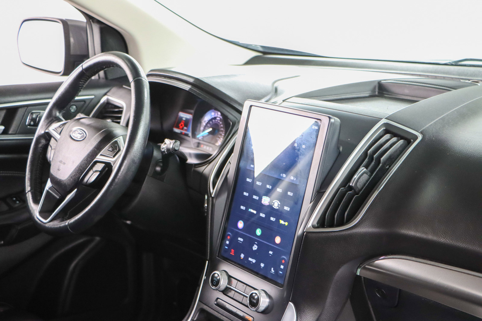 Used 2023 Ford Edge Titanium image 25