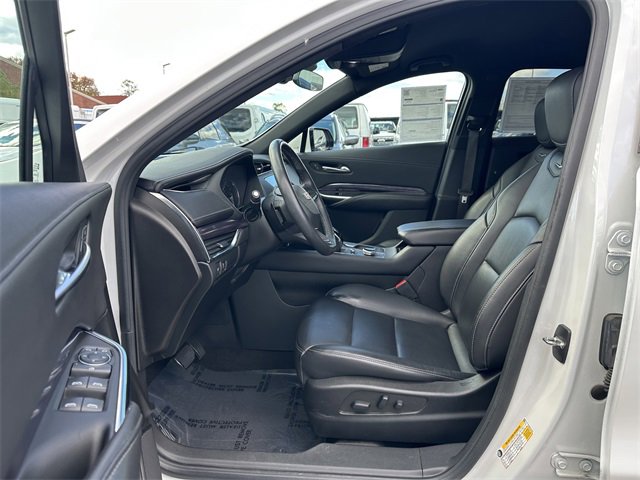 Used 2022 Cadillac XT4 Luxury w/ Cold Weather Package image 19