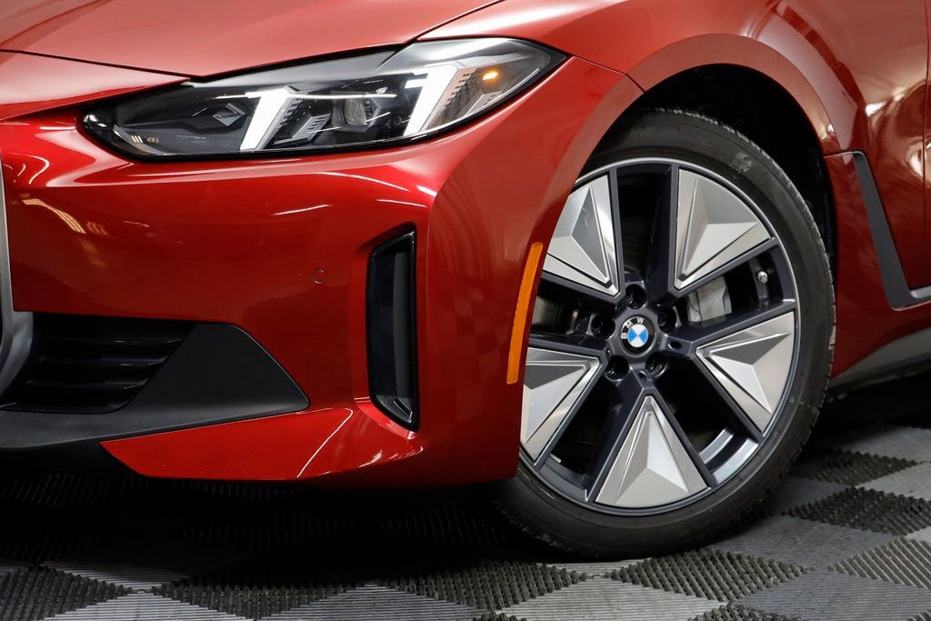Certified 2025 BMW i4 xDrive40i image 3