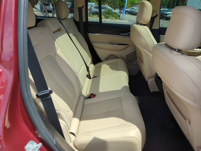 Used 2022 Jeep Grand Cherokee Limited w/ Luxury Tech Group II AWD/4WD image 34