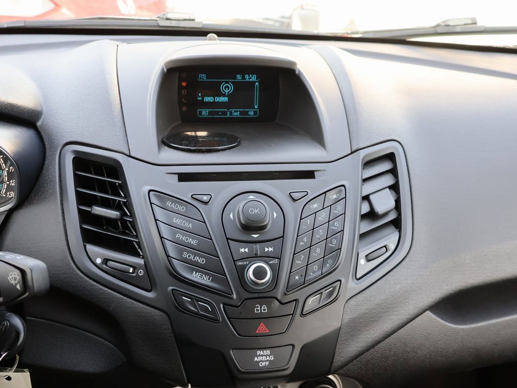 Used 2014 Ford Fiesta SE image 19