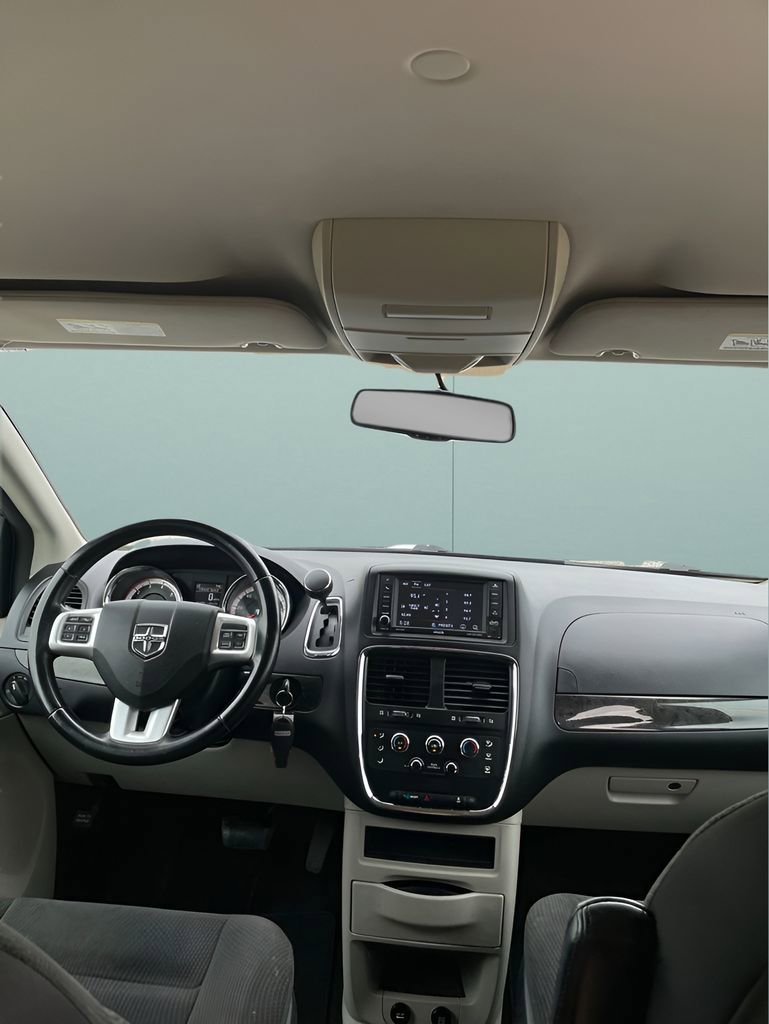 Used 2018 Dodge Grand Caravan SE w/ UConnect Hands-Free Group FWD image 17