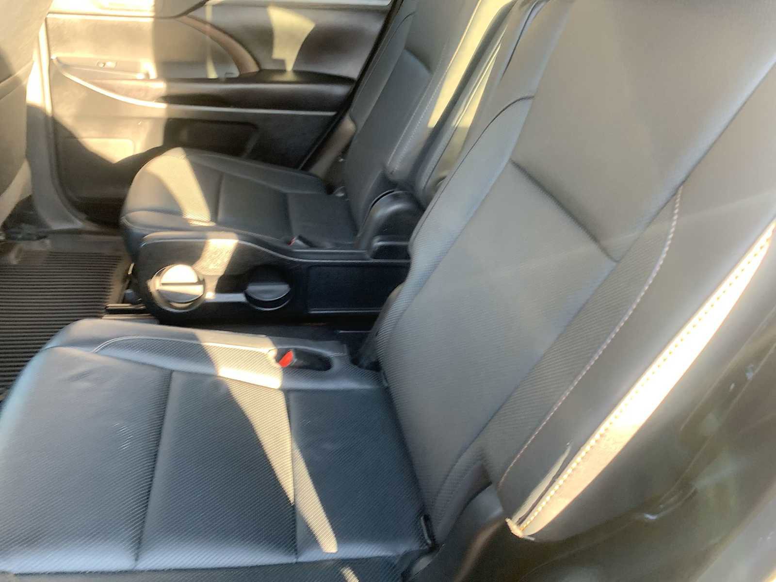 Used 2017 Toyota Highlander Limited image 24