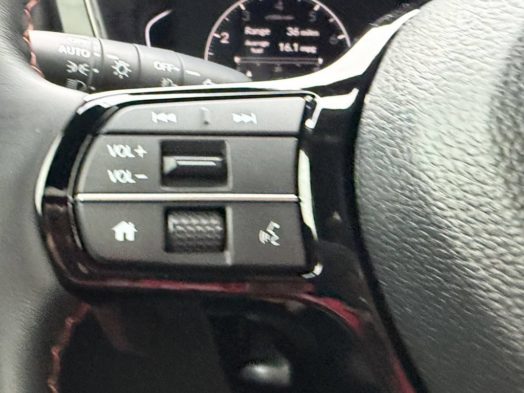 Used 2025 Honda Pilot TrailSport image 27