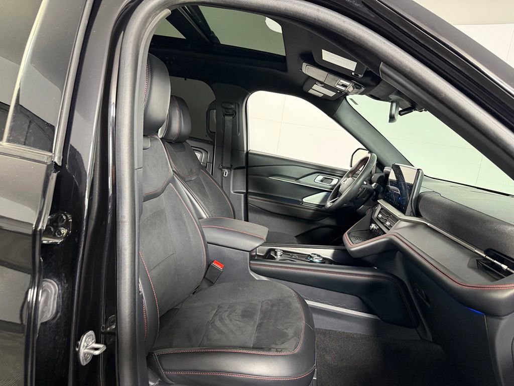 Used 2025 Ford Explorer ST AWD/4WD image 34