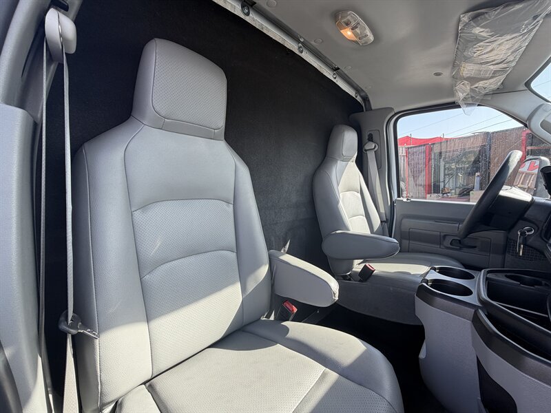 Used 2024 Ford E-450 and Econoline 450 Super Duty w/ Driver's Safety Package RWD image 13