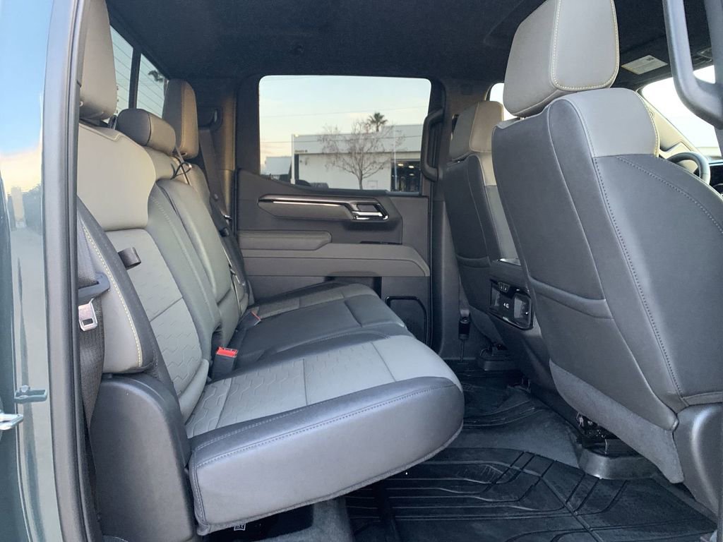 Used 2025 Chevrolet Silverado 1500 ZR2 image 26