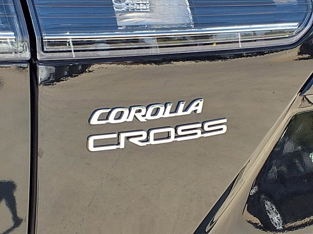 Certified 2025 Toyota Corolla Cross XLE image 10