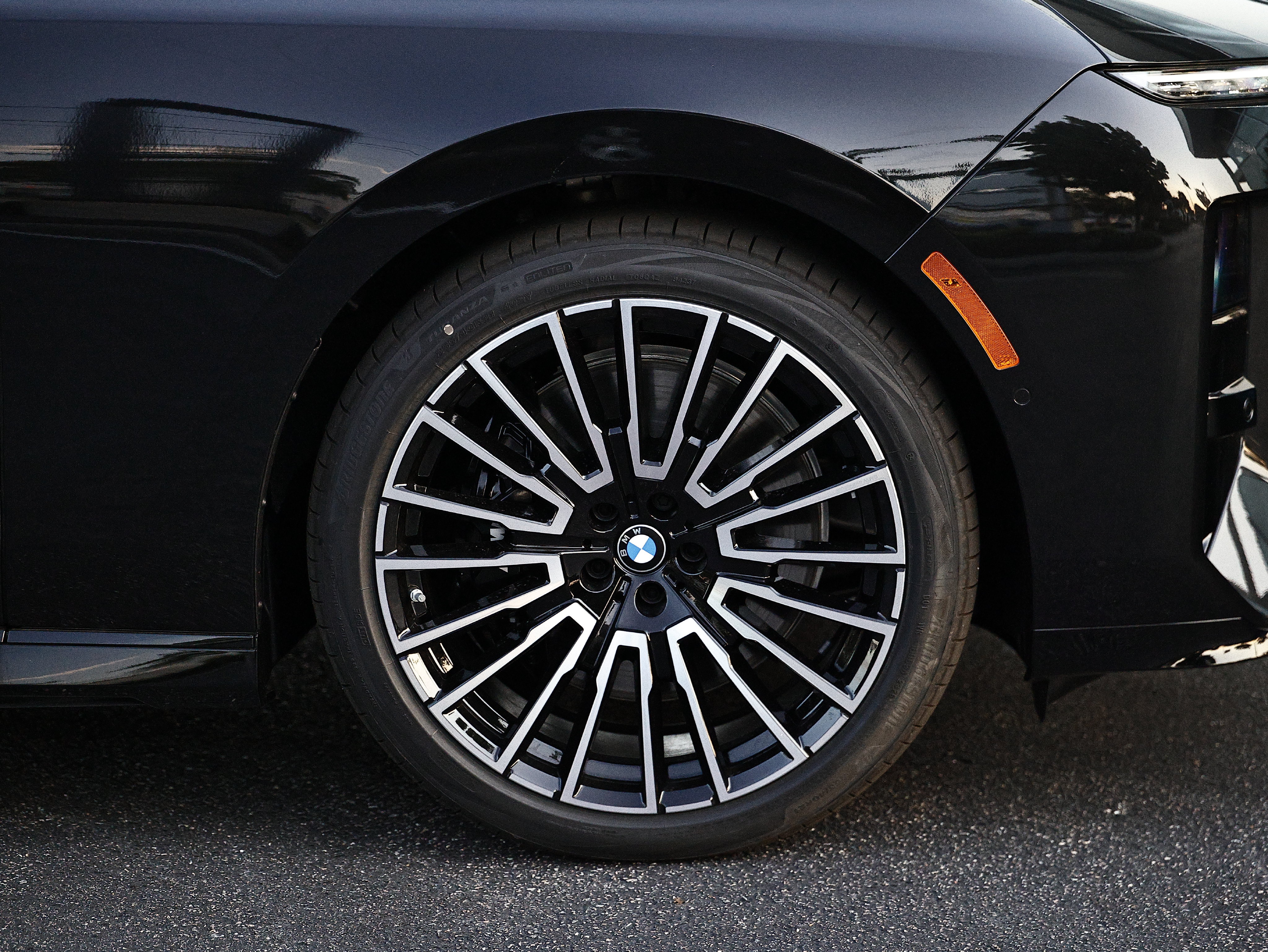 New 2027 BMW 740i w/ Executive Package RWD image 5