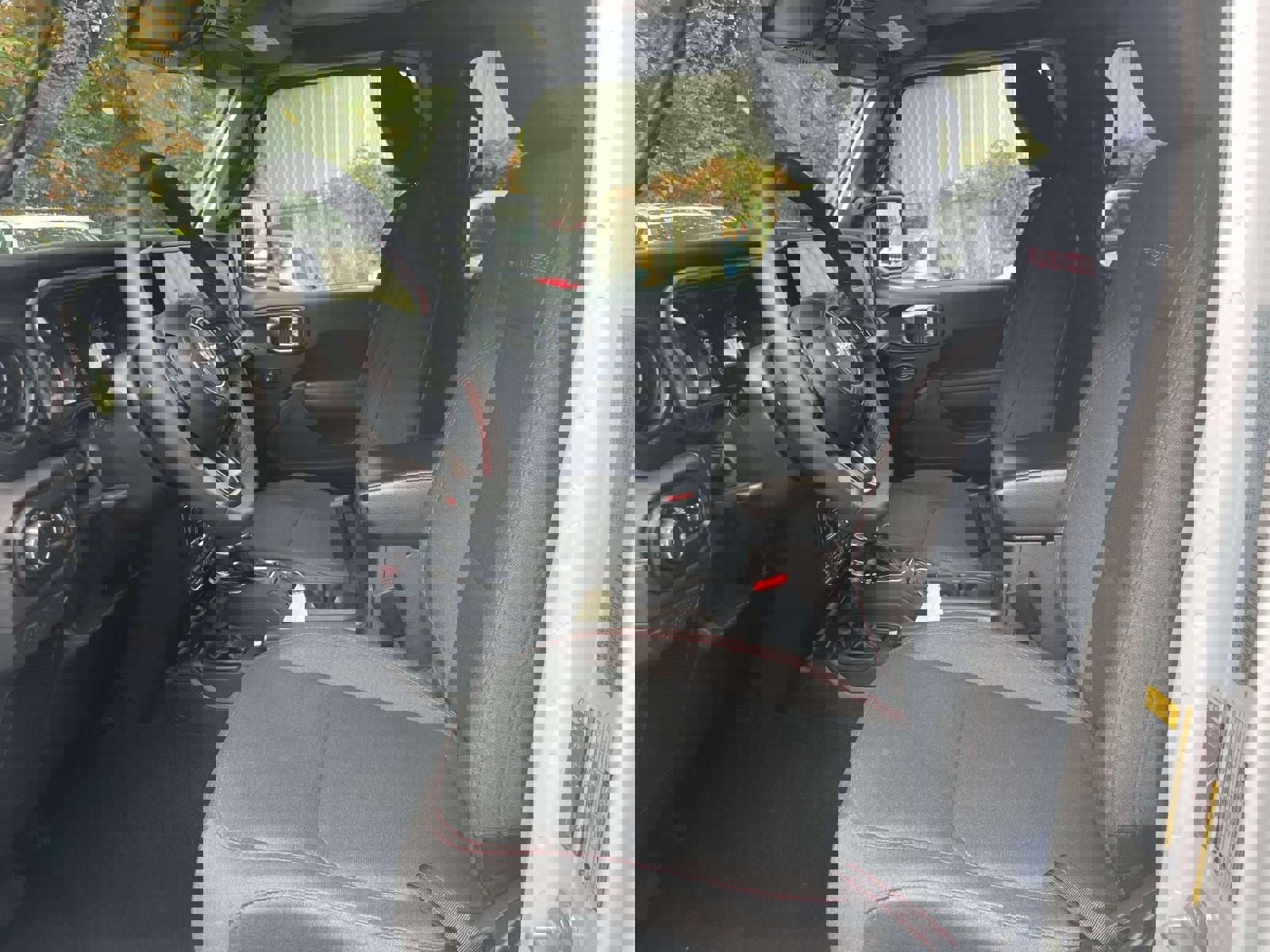 Used 2024 Jeep Wrangler Unlimited Rubicon image 15