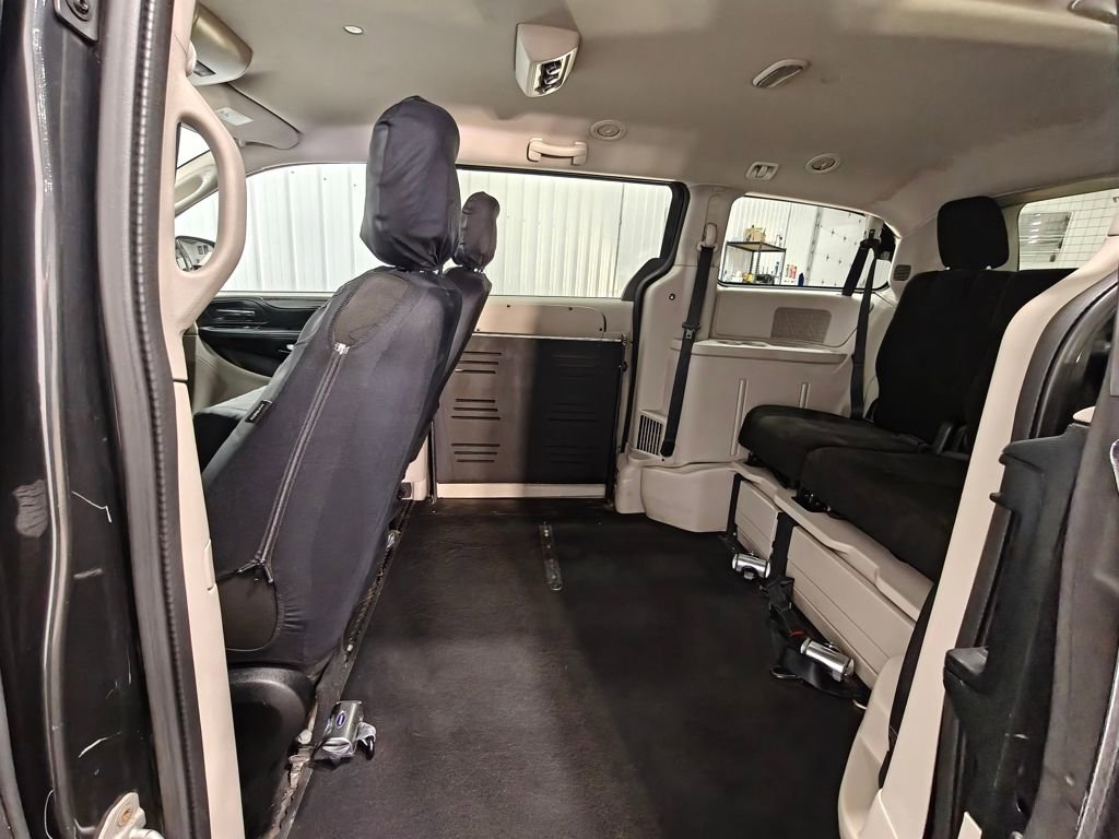 Used 2012 Dodge Grand Caravan SXT FWD image 26