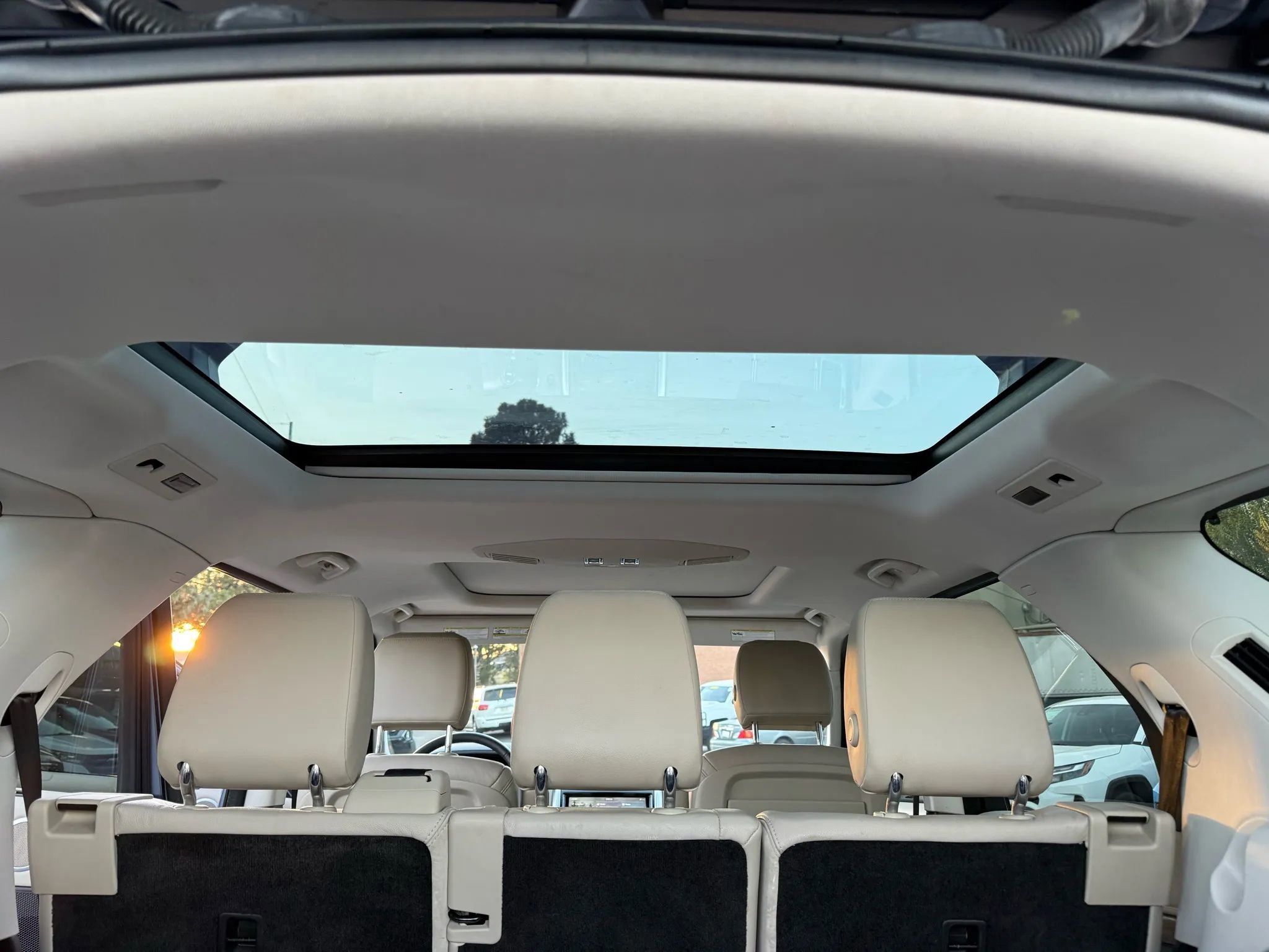 Used 2019 Land Rover Discovery HSE image 25