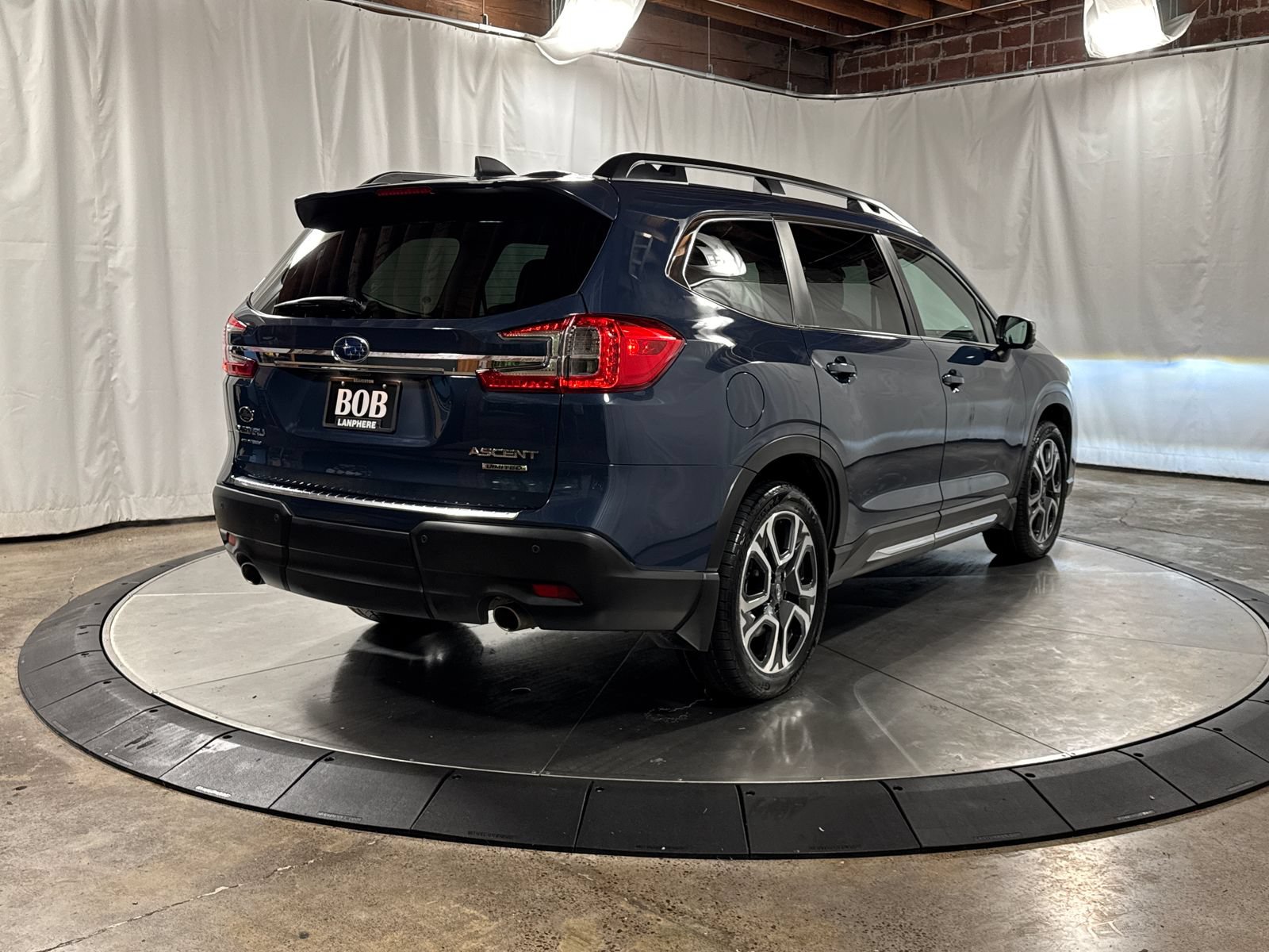 Used 2023 Subaru Ascent Limited w/ Technology Package AWD/4WD image 8