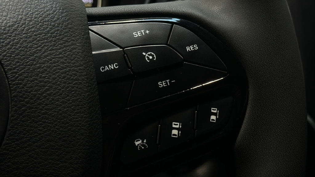 Used 2023 Jeep Cherokee Altitude Lux AWD/4WD image 27