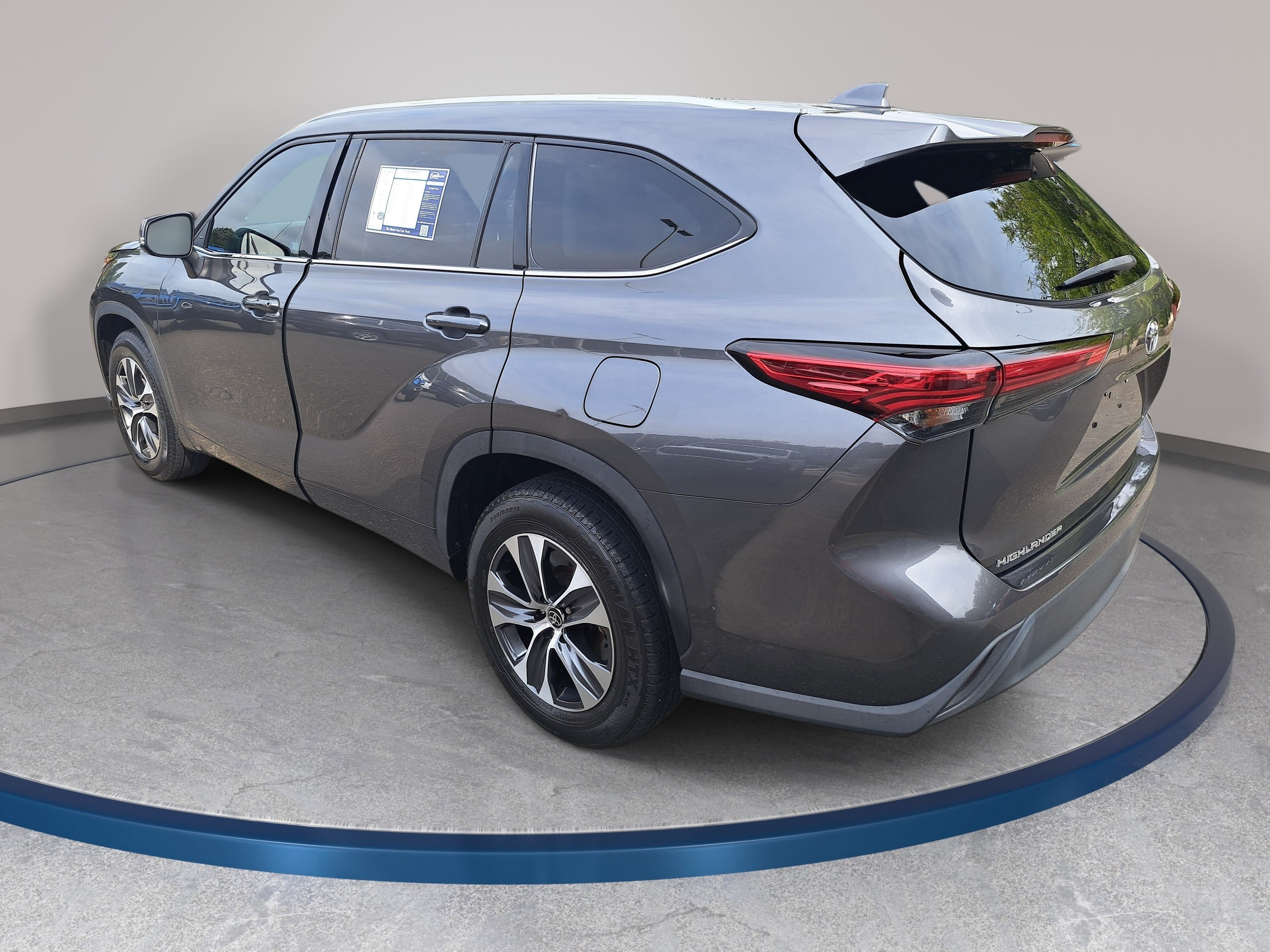 Used 2021 Toyota Highlander XLE FWD image 7