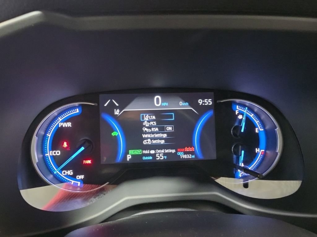 Used 2025 Toyota RAV4 LE image 27