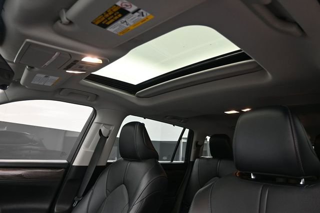 Used 2023 Toyota Highlander Limited FWD image 23