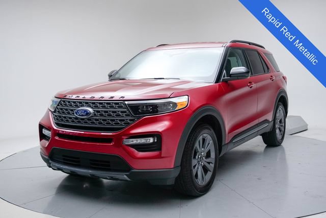 Used 2024 Ford Explorer XLT w/ Equipment Group 202A AWD/4WD image 3