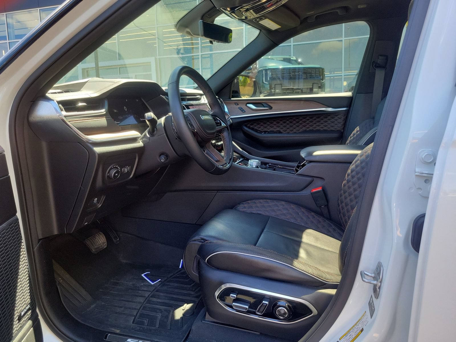 Used 2023 Jeep Grand Cherokee Summit w/ Adv Protech Group IV AWD/4WD image 11