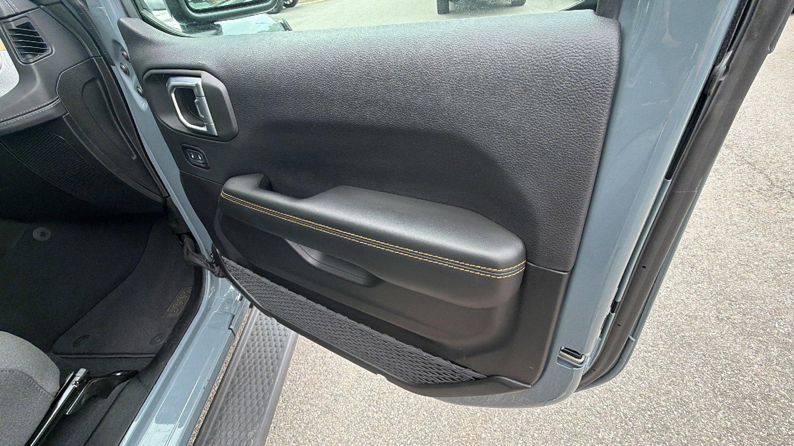 Used 2025 Jeep Wrangler Sahara image 18