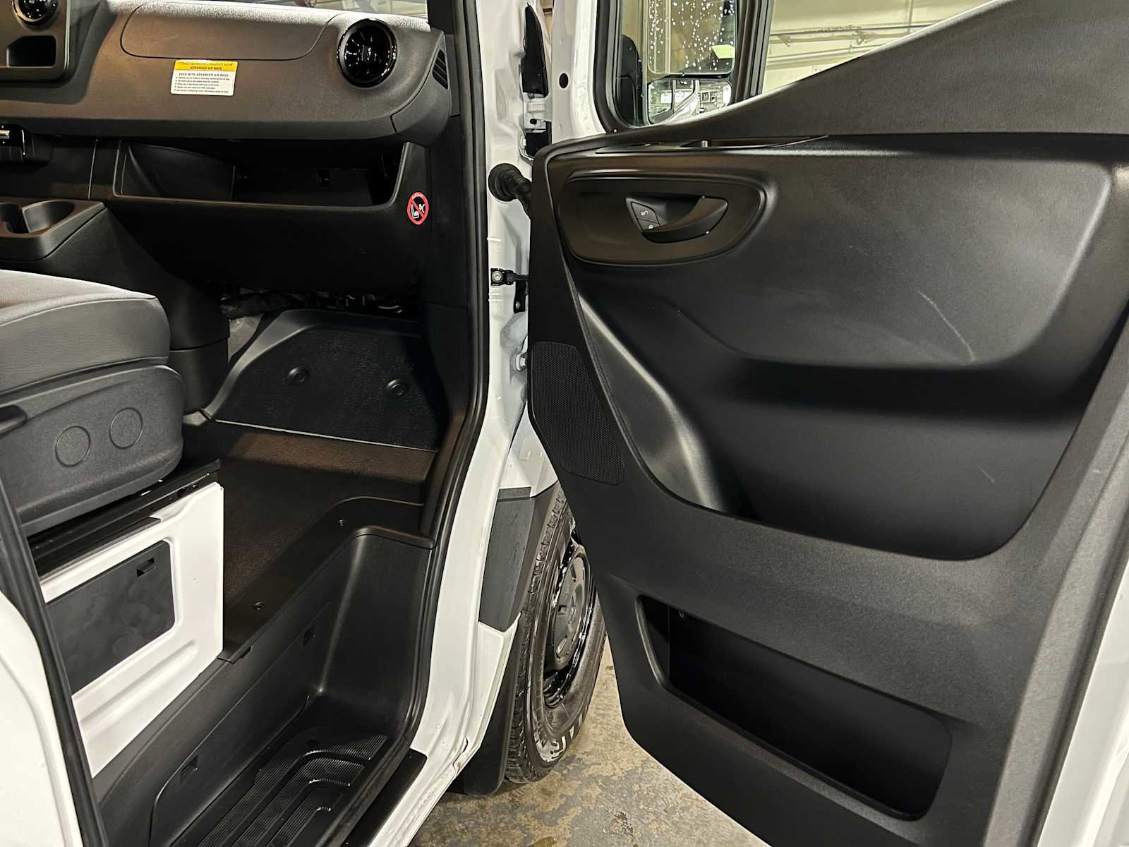 Used 2025 Mercedes-Benz Sprinter 2500 image 10