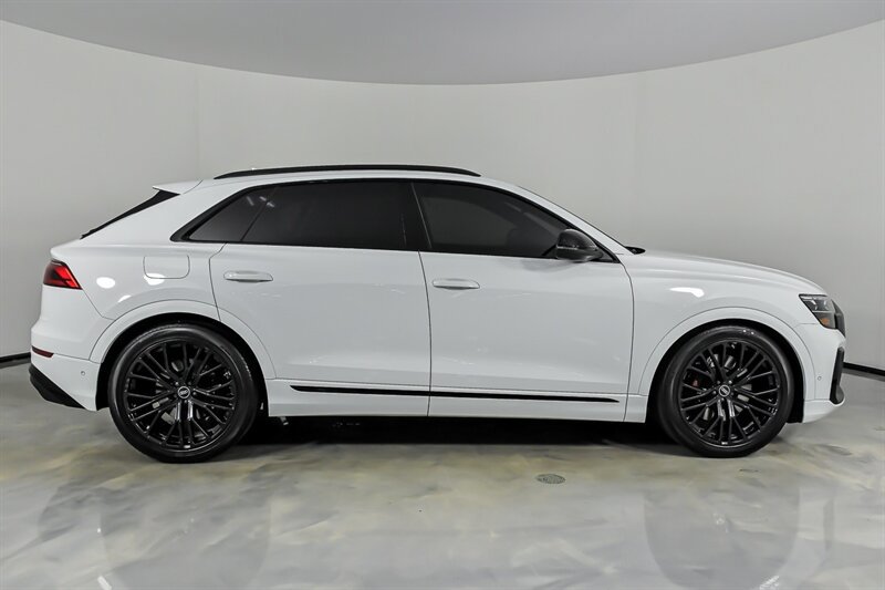 Used 2025 Audi SQ8 Prestige AWD/4WD image 10