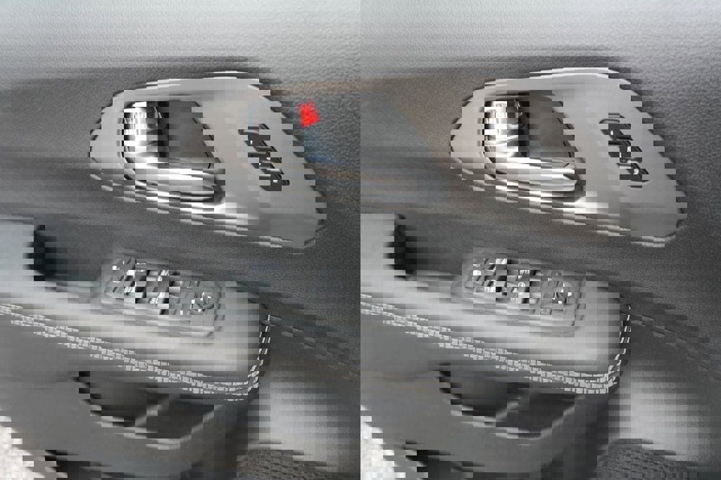 New 2026 Chrysler Pacifica Select image 21