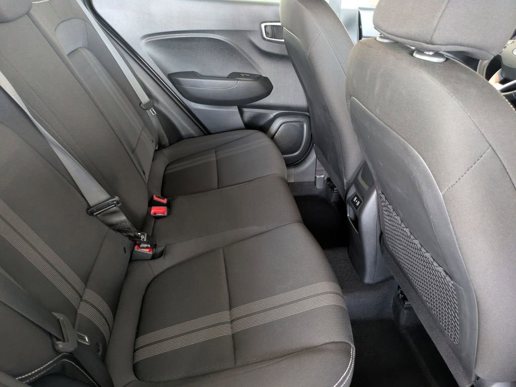 Used 2025 Hyundai Venue SEL FWD image 29