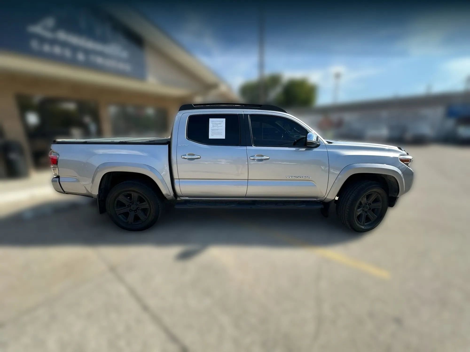 Used 2018 Toyota Tacoma Limited image 8