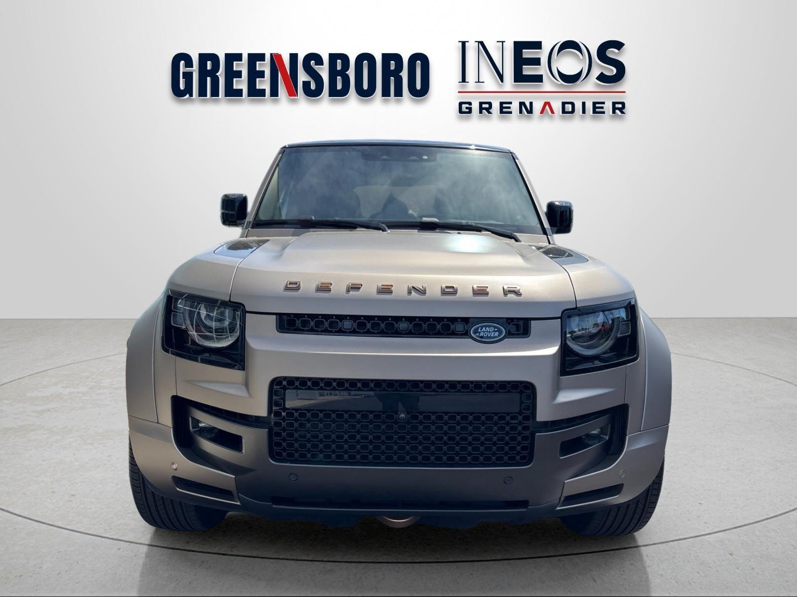Used 2025 Land Rover Defender 110 AWD/4WD image 8