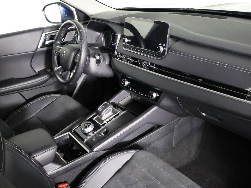 Used 2024 Mitsubishi Outlander SE image 30