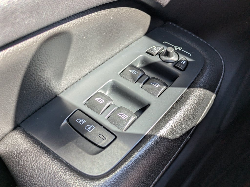 Used 2019 Volvo S60 T6 Momentum w/ Multimedia Package AWD/4WD image 24