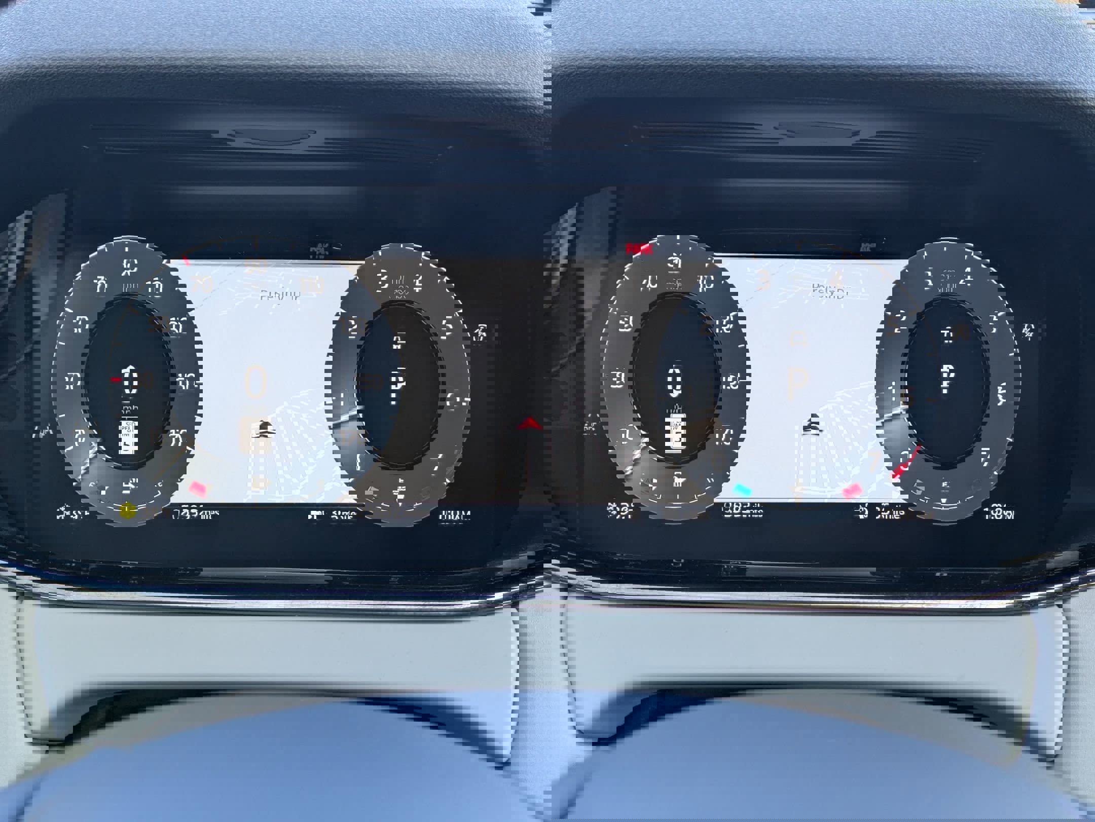 Certified 2025 Land Rover Range Rover Evoque Dynamic SE image 10