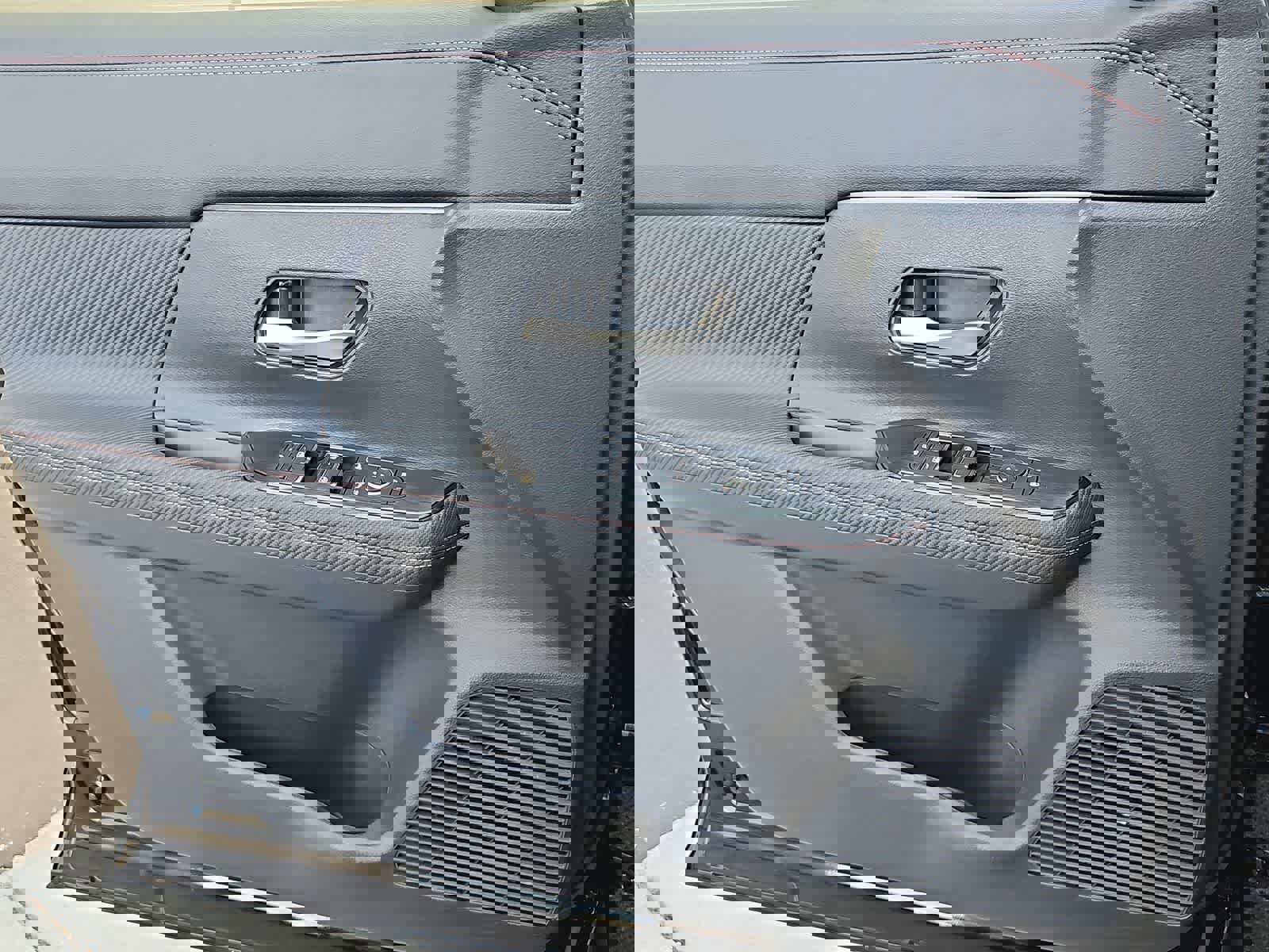 Used 2025 Nissan Kicks SR FWD image 27