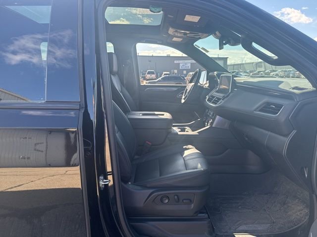 Used 2023 Chevrolet Suburban RST w/ Luxury Package AWD/4WD image 12