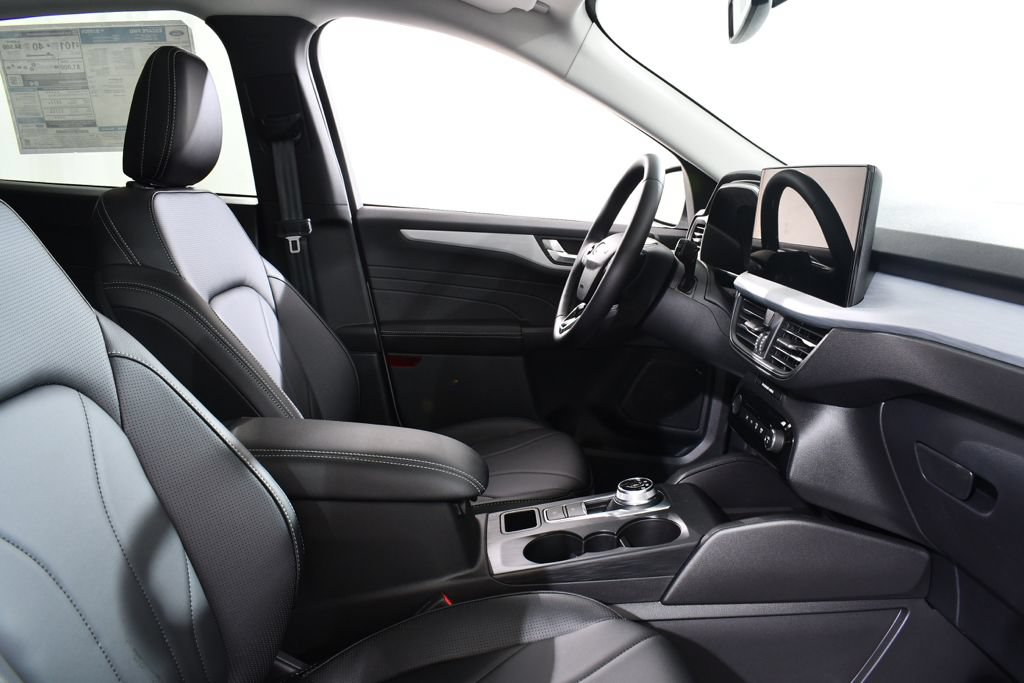 New 2025 Ford Escape SE w/ PHEV Premium Package FWD image 16