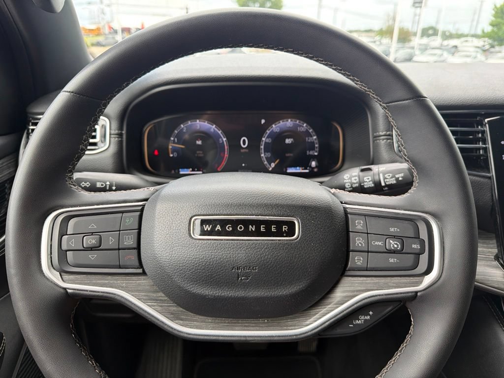 Used 2024 Jeep Wagoneer L Series II RWD image 19