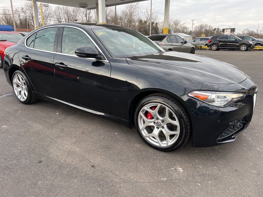 Used 2018 Alfa Romeo Giulia Ti w/ TI Leather Package AWD/4WD image 21