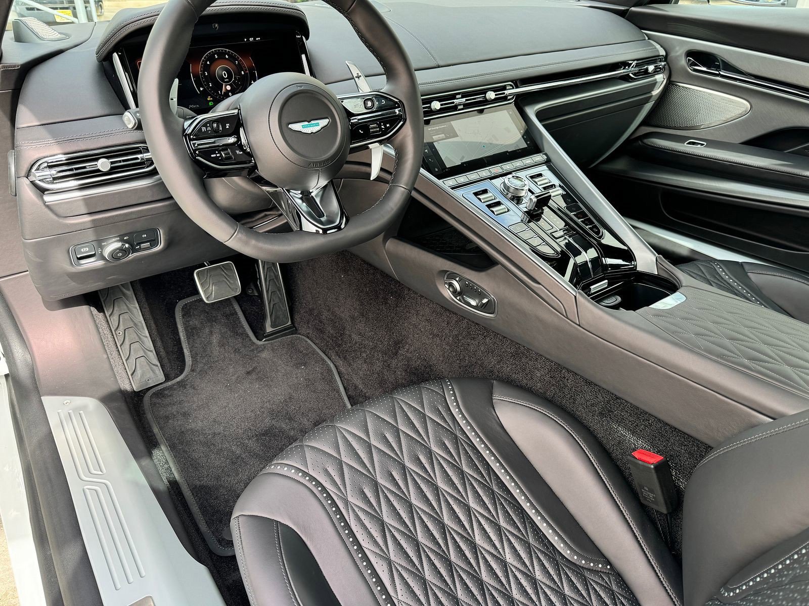 Used 2024 Aston Martin DB12 Coupe image 3