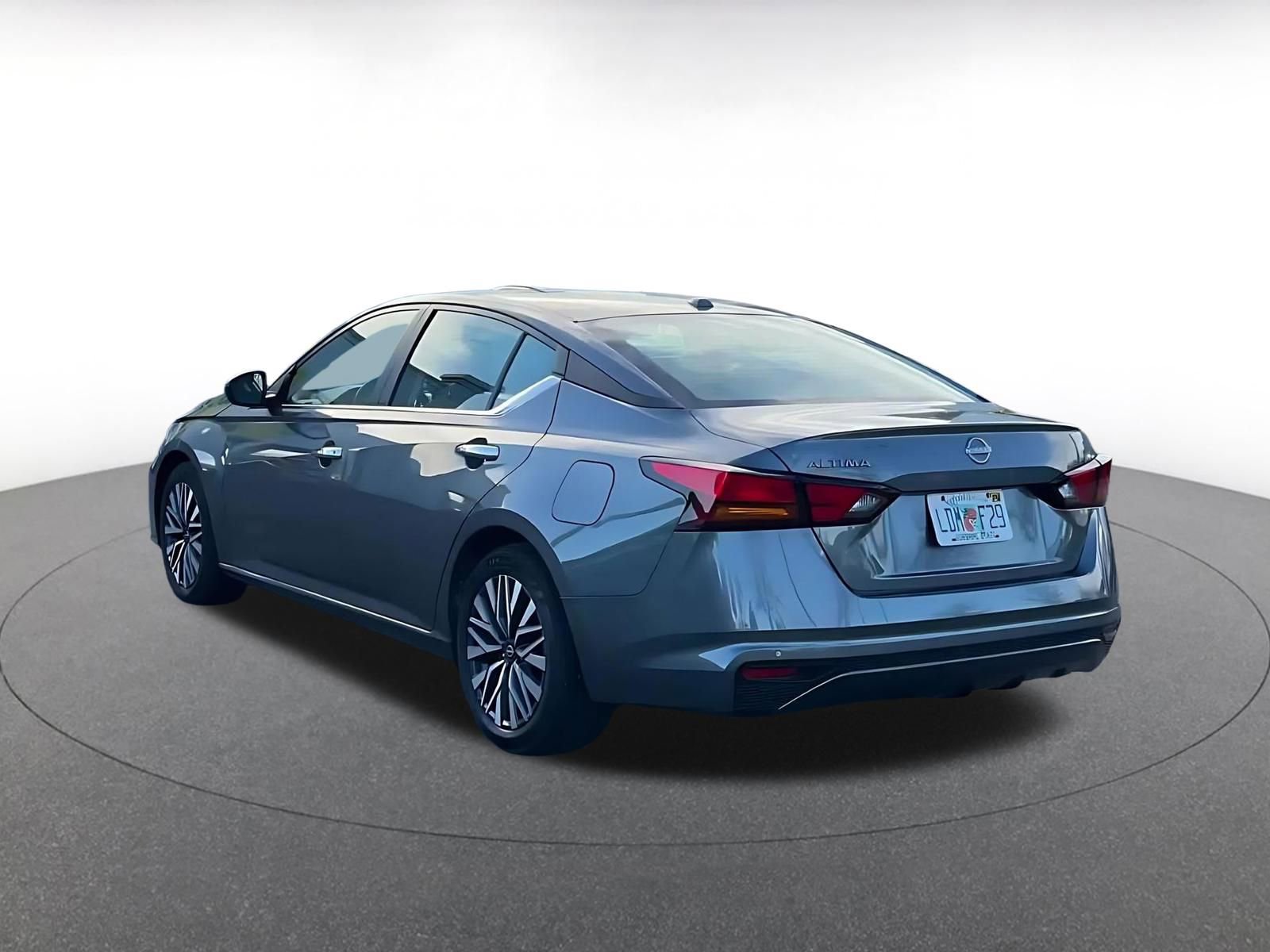 Used 2025 Nissan Altima 2.5 SV image 11