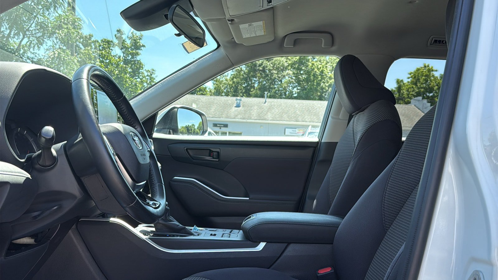 Used 2020 Toyota Highlander LE AWD/4WD image 10