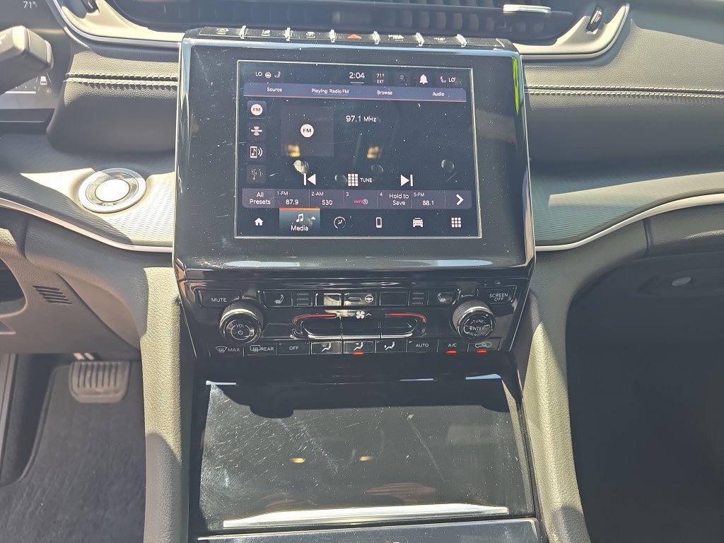Used 2023 Jeep Grand Cherokee Altitude AWD/4WD image 20