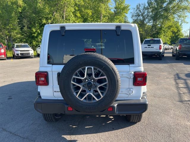 Used 2025 Jeep Wrangler Unlimited Sahara AWD/4WD image 5