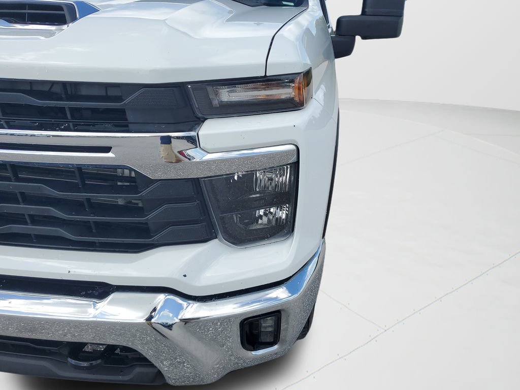 Used 2025 Chevrolet Silverado 2500 LT w/ Convenience Package image 9