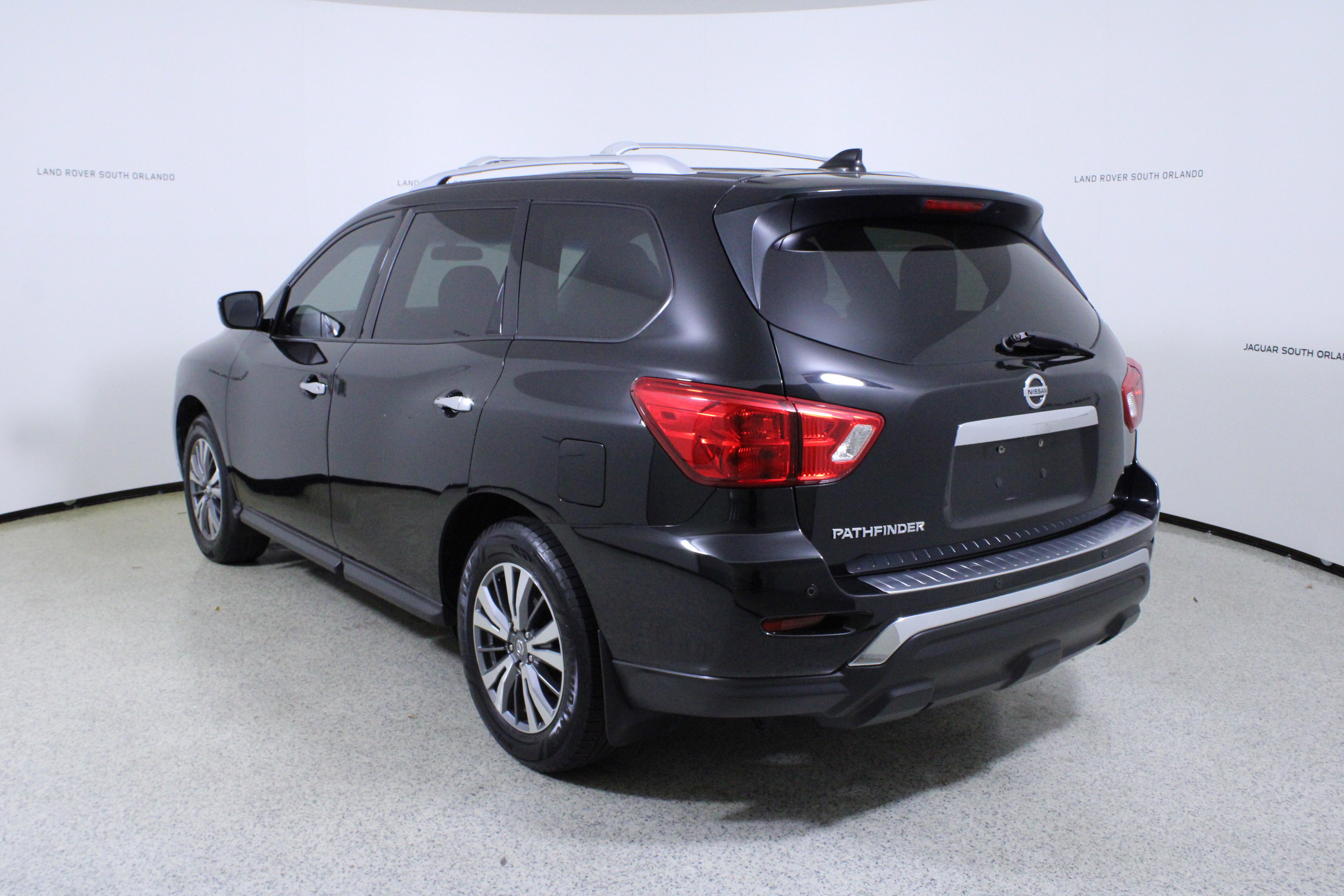 Used 2020 Nissan Pathfinder S image 5
