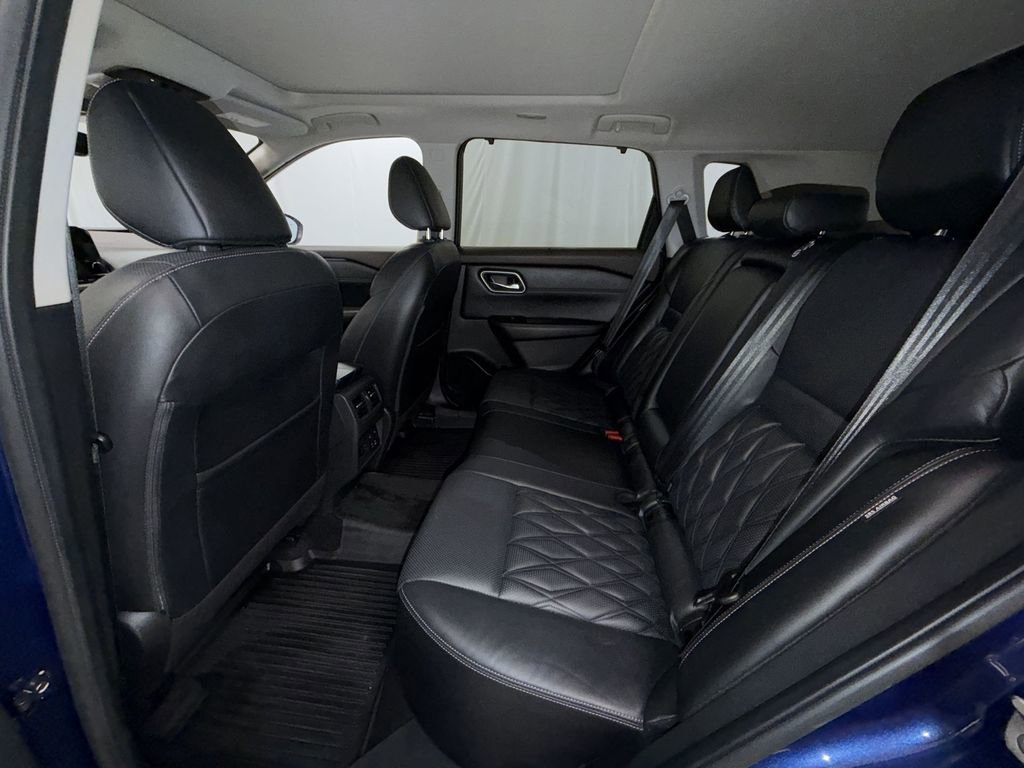 Used 2021 Nissan Rogue Platinum image 12