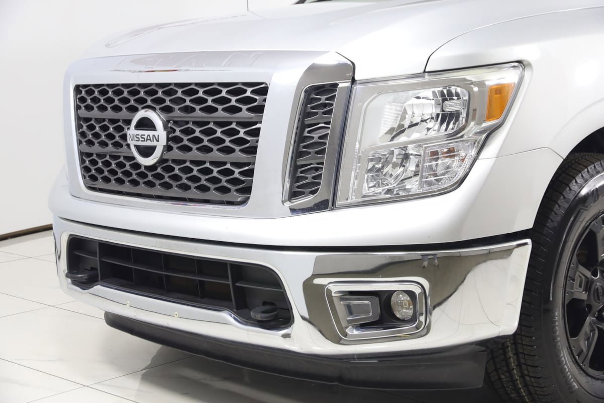 Used 2017 Nissan Titan SV AWD/4WD image 46