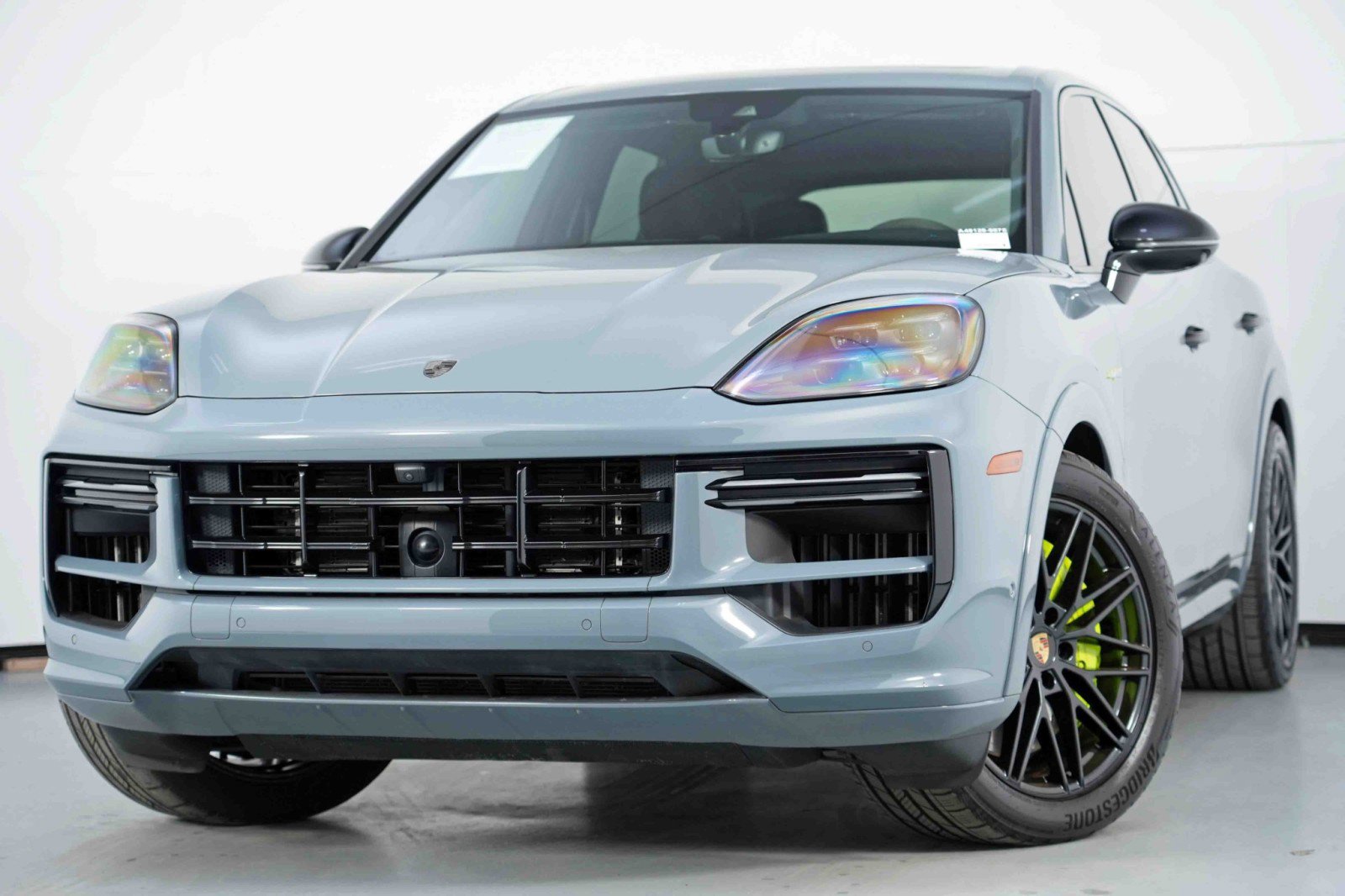 Used 2024 Porsche Cayenne Turbo AWD/4WD image 3