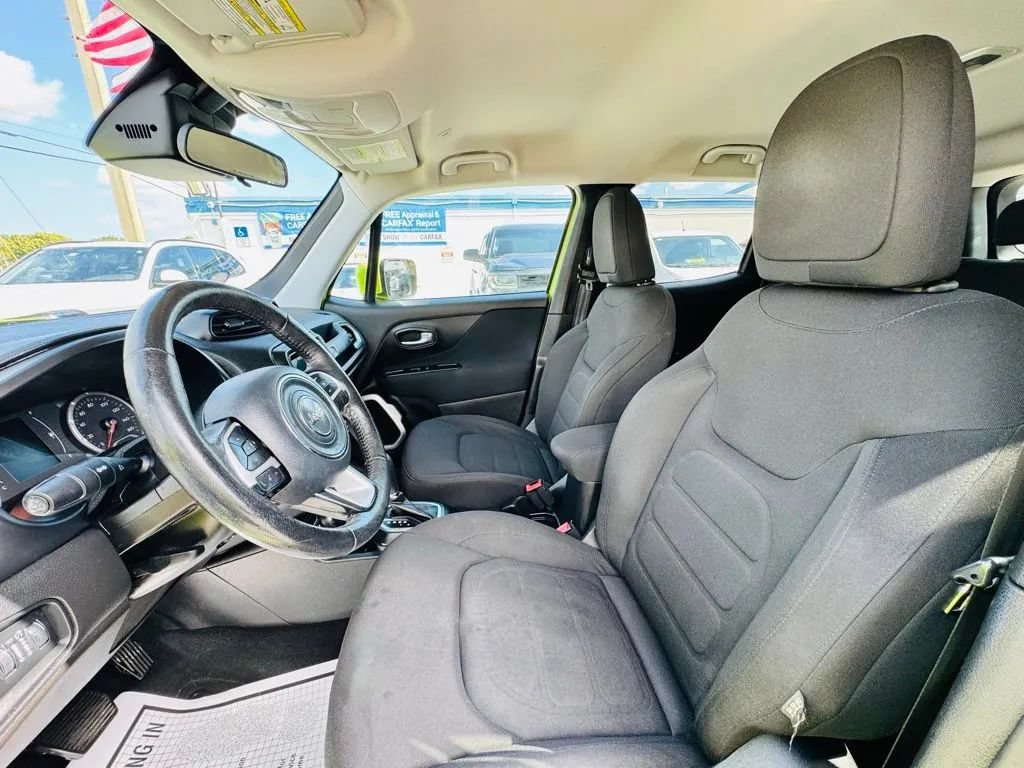 Used 2018 Jeep Renegade Latitude w/ Cold Weather Group AWD/4WD image 10
