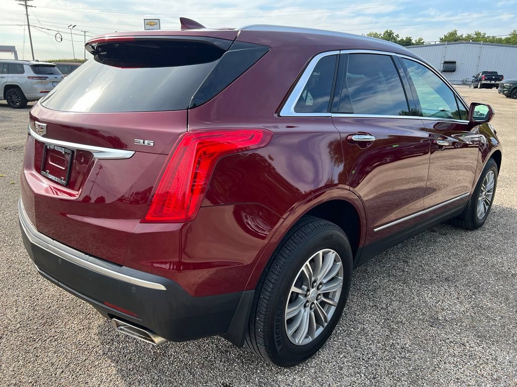 Used 2017 Cadillac XT5 Luxury w/ Driver Awareness Package FWD image 5